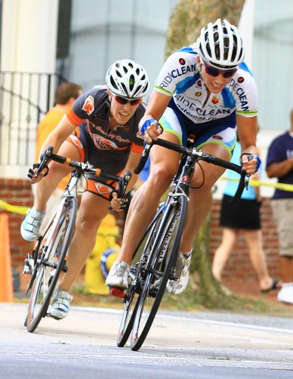Erica Allar (RideClean p/b Patentit.com) and Kacey Manderfield (Pure Energy Cyling) go all out for the night&rsquo;s first preem