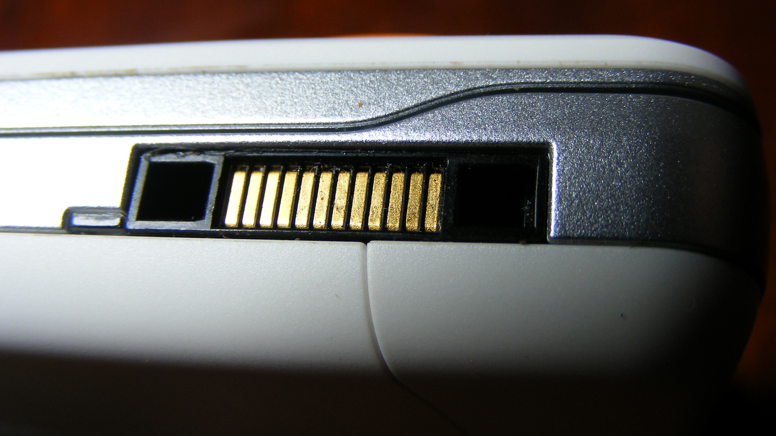 Sony Ericsson FastPort charging port