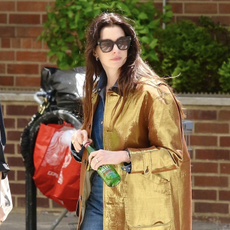 Anne Hathaway was seen strolling through Manhattan’s Downtown area with a friend, sporting a stylish metallic-like jacket paired with baggy denim overalls. The look was both chic and casual, making a bold fashion statement. 04-28-25
