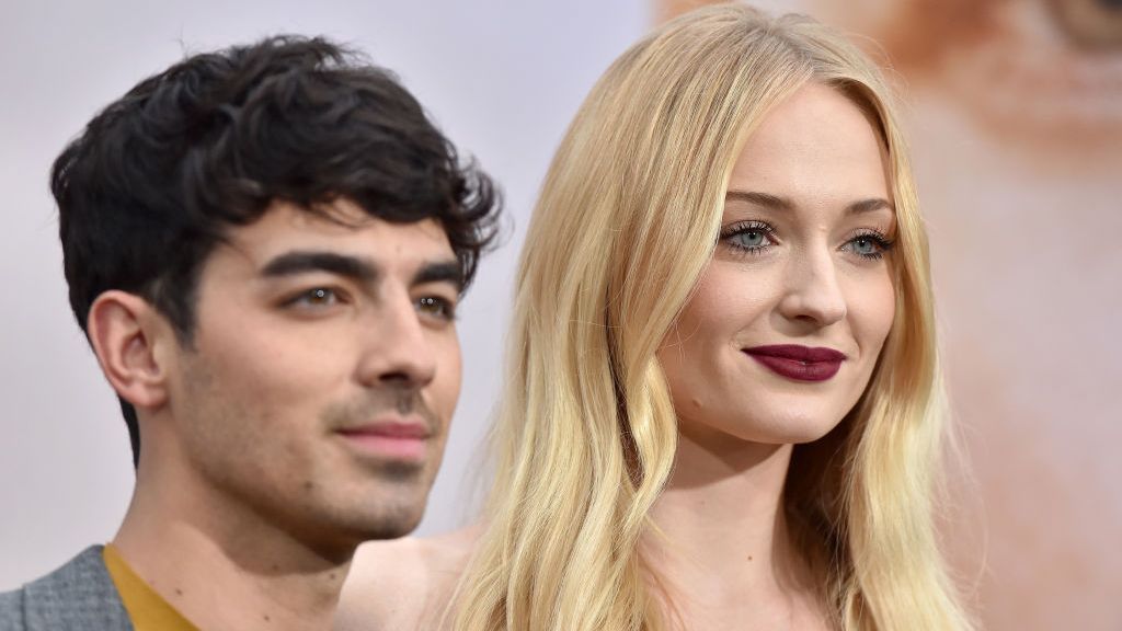 Joe Jonas Had the Best Reaction to Sophie Turner's Gorgeous Selfies ...