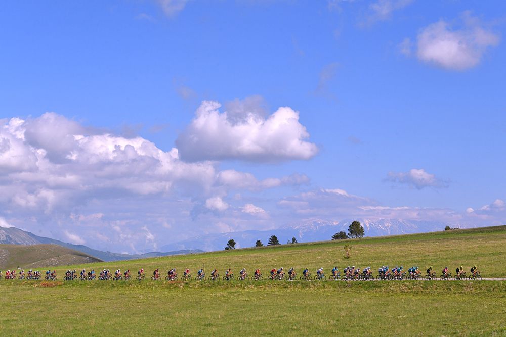 The peloton during stage 9 at the Giro d'Italia