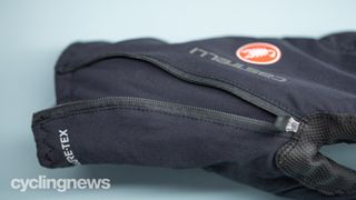 Castelli Espresso GT Winter Cycling Gloves detail of zippered closure system