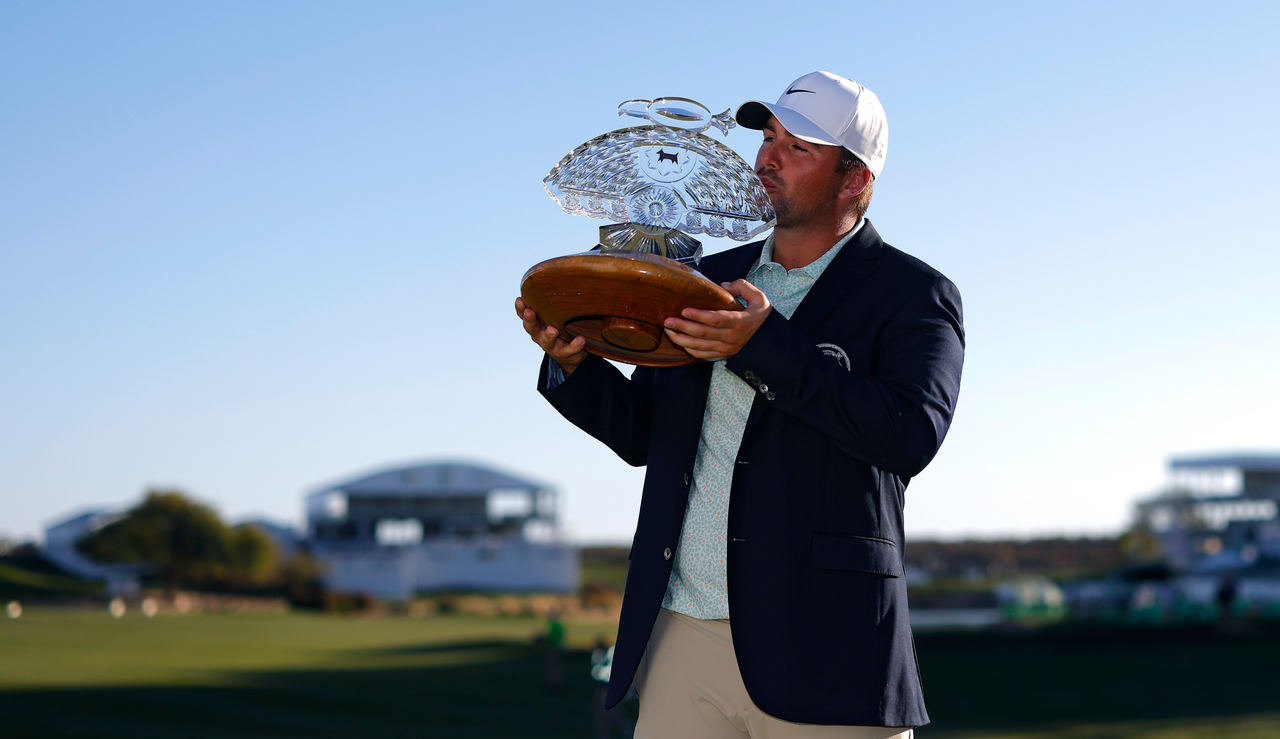 Chris Gotterup kisses the WM Phoenix Open title