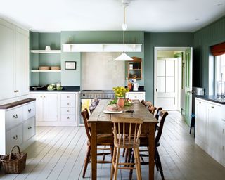 Kitchen trends with vintage table and chairs