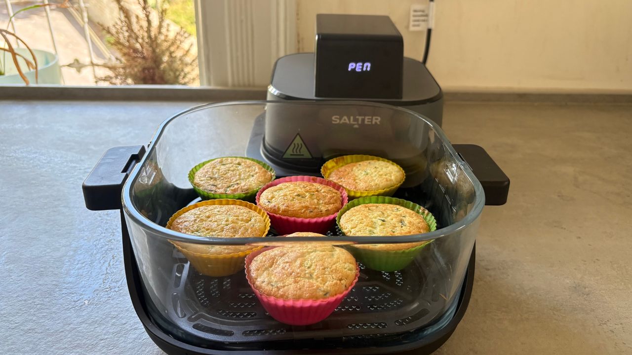 Testing the Salter Crisp &amp; Go Portable Air Fryer to make cupcakes