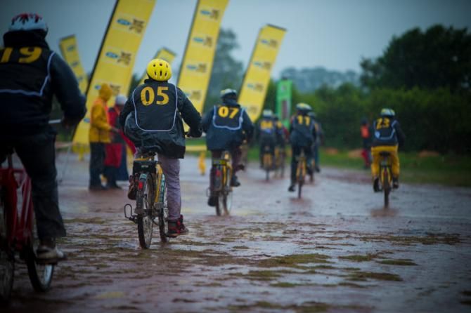 The team helped organise a Qhubeka bike race in Vosloorus, outside Johannesburg