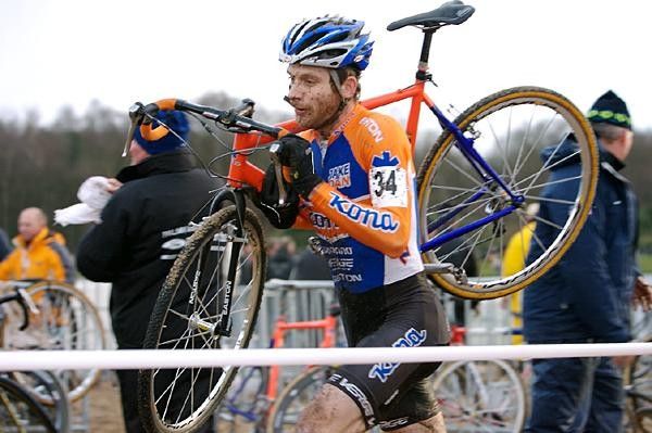 Erik Tonkin (Kona) running to 14th at St Niklaas.