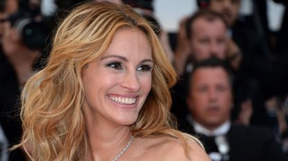 Julia Roberts' iconic 1991 Golden Globes outfit is back in style 