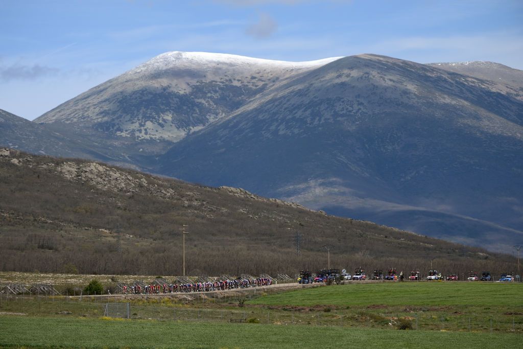 VINUESA SPAIN MAY 03 A general view of the peloton passing through a landscape during the 10th La Vuelta Femenina 2024 Stage 6 a 1321km stage from Tarazona to La Laguna Negra Vineuesa 1722m UCIWT on May 03 2024 in Vineuesa Spain Photo by Alex BroadwayGetty Images