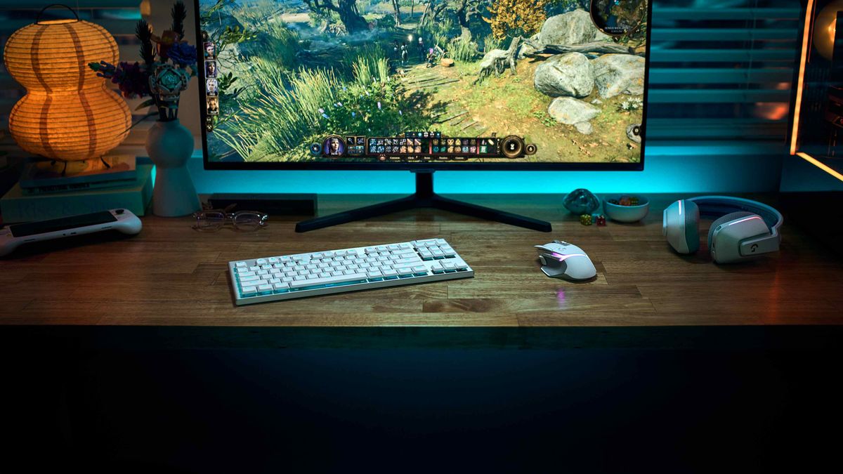 Image of the Logitech G915 X LIGHTSPEED gaming keyboard.