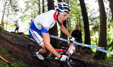 Julien Absalon (Orbea) leads on lap four.