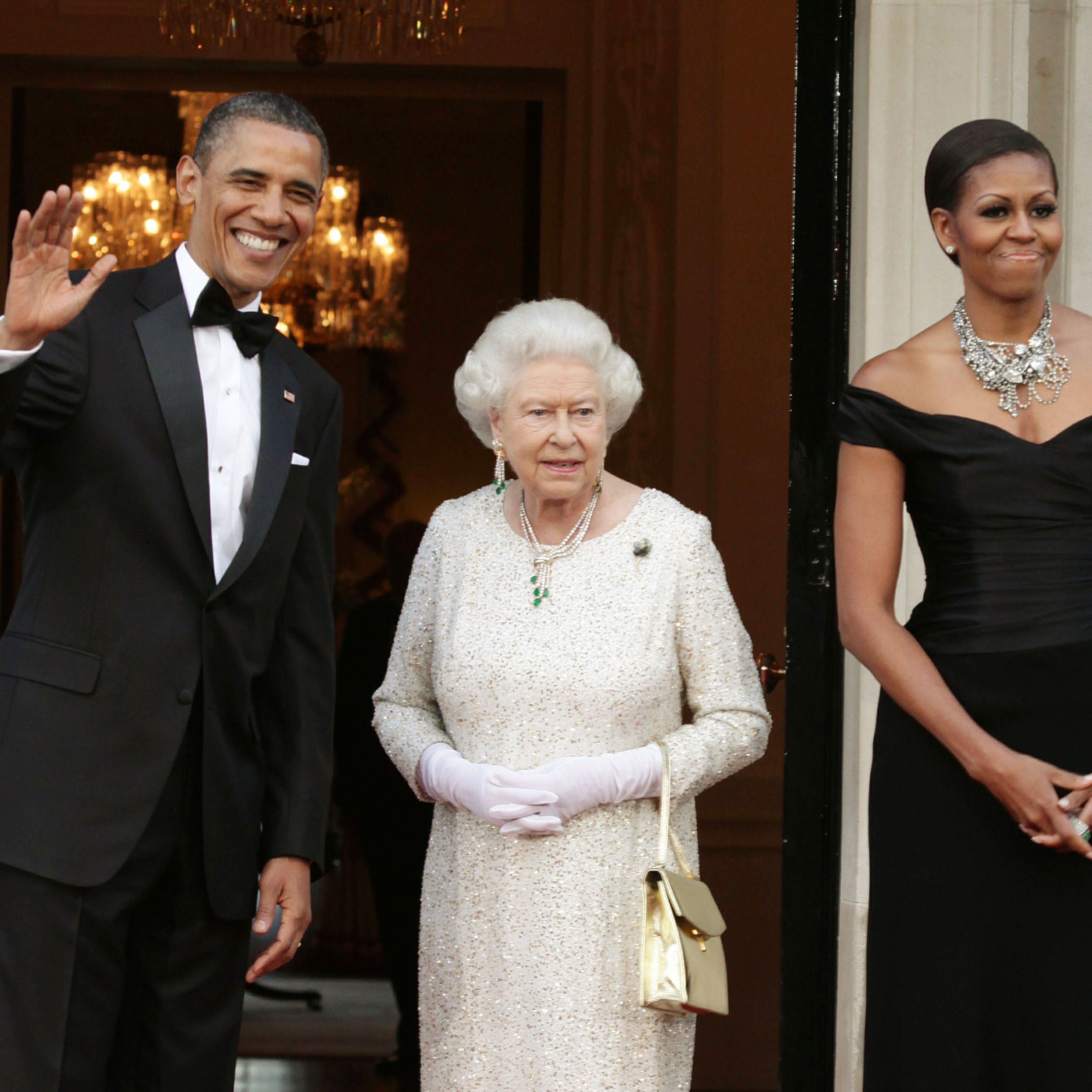 Michelle Obama Recalls How Queen Elizabeth Told Her Royal Protocol Is pic