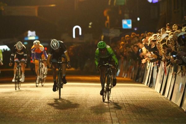 The sprint is on - not too hard to predict the winner.
