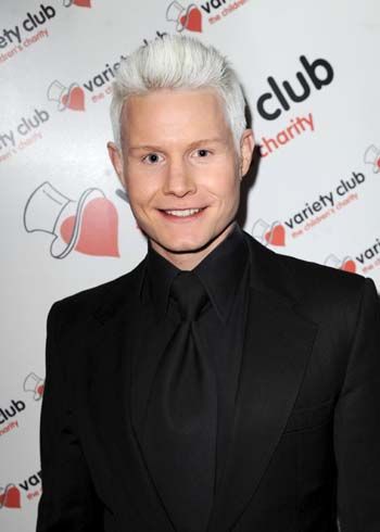 Rhydian joins Jason Donovan in War of the Worlds