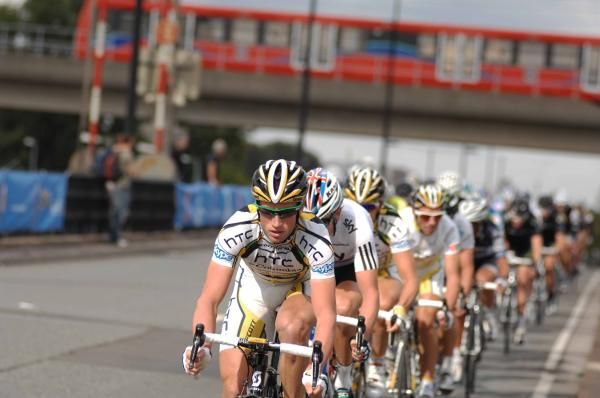 Mark Renshaw leads under the docklands light railway