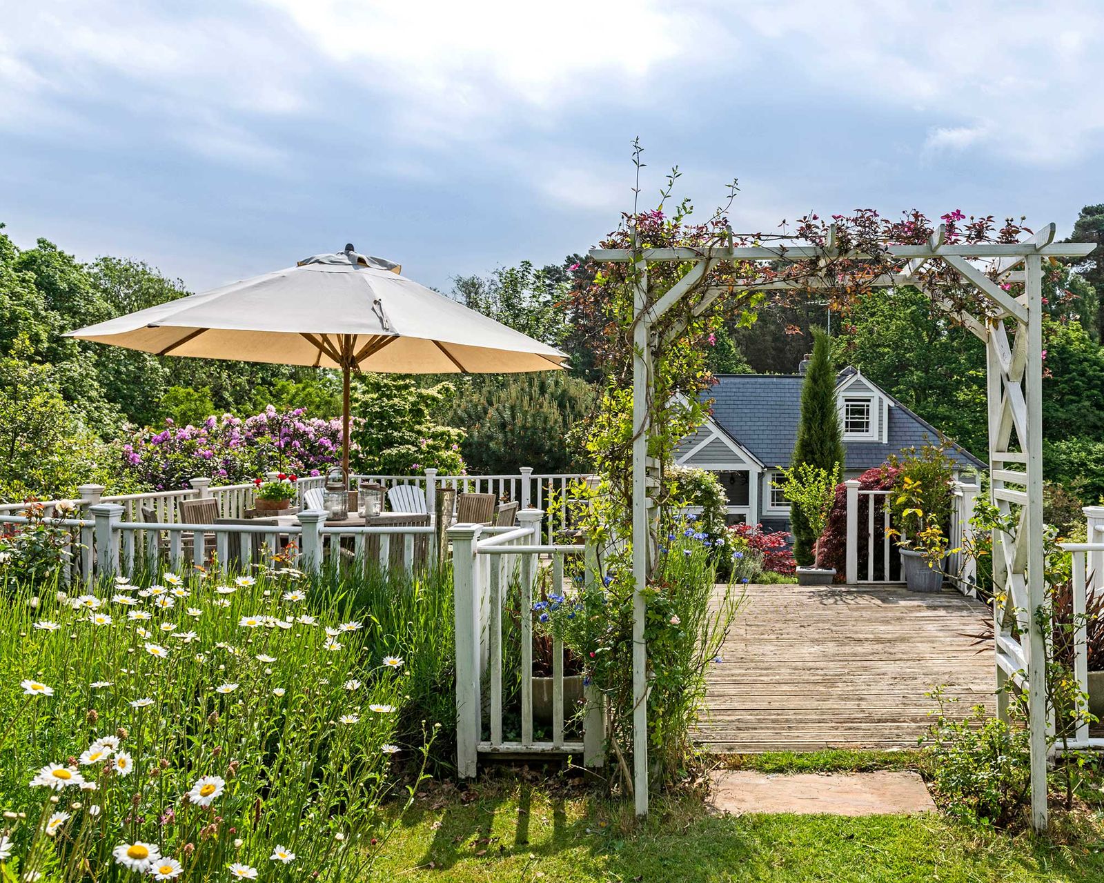 Cheap garden shelter ideas 11 budgetfriendly structures Gardeningetc