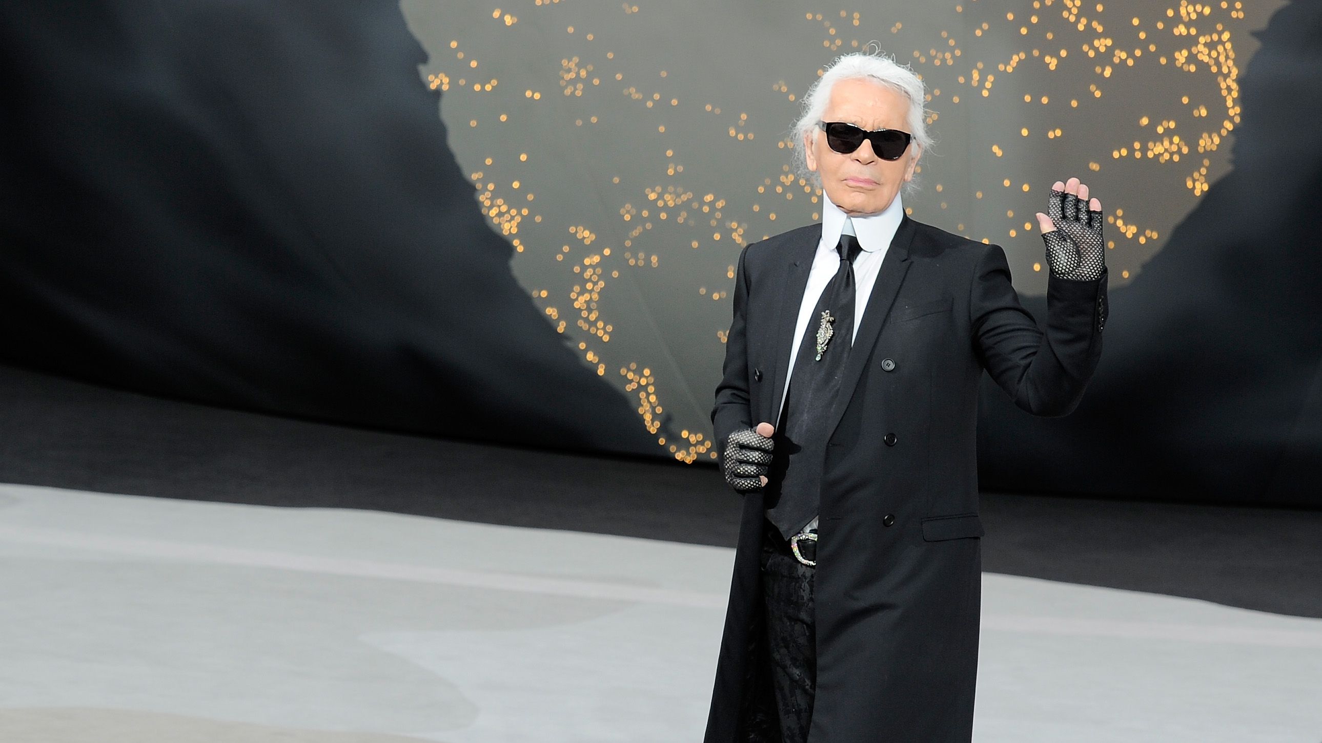 Celebrities React to Karl Lagerfeld's Death