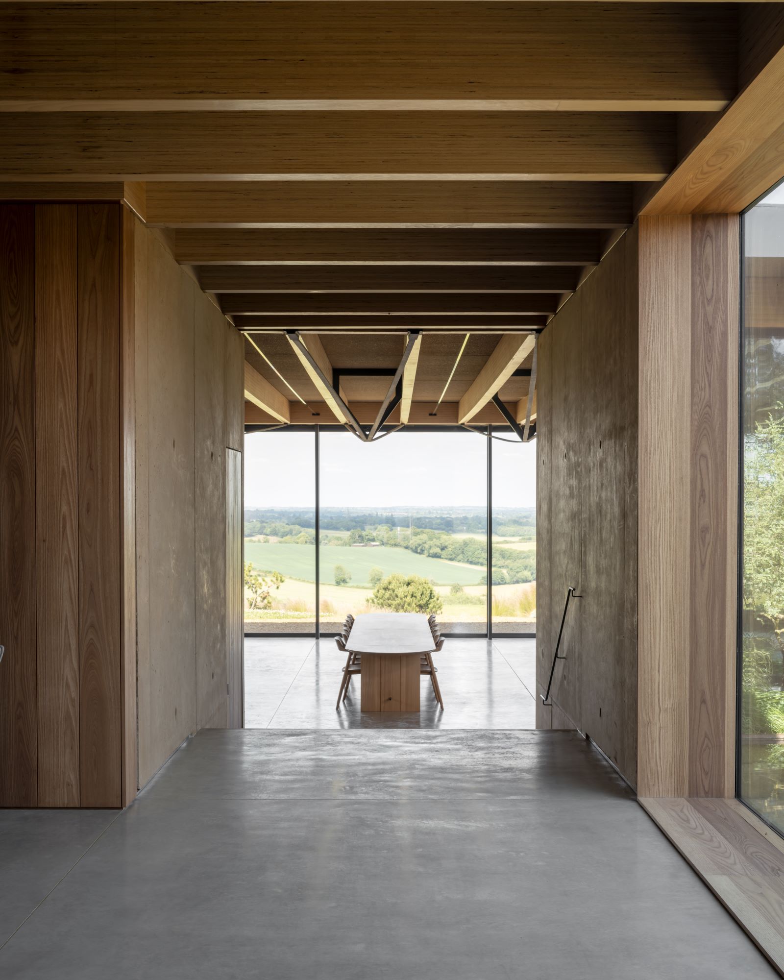 Hiaven house by McLaren Excell, a minimalist home in the biritsh countryside