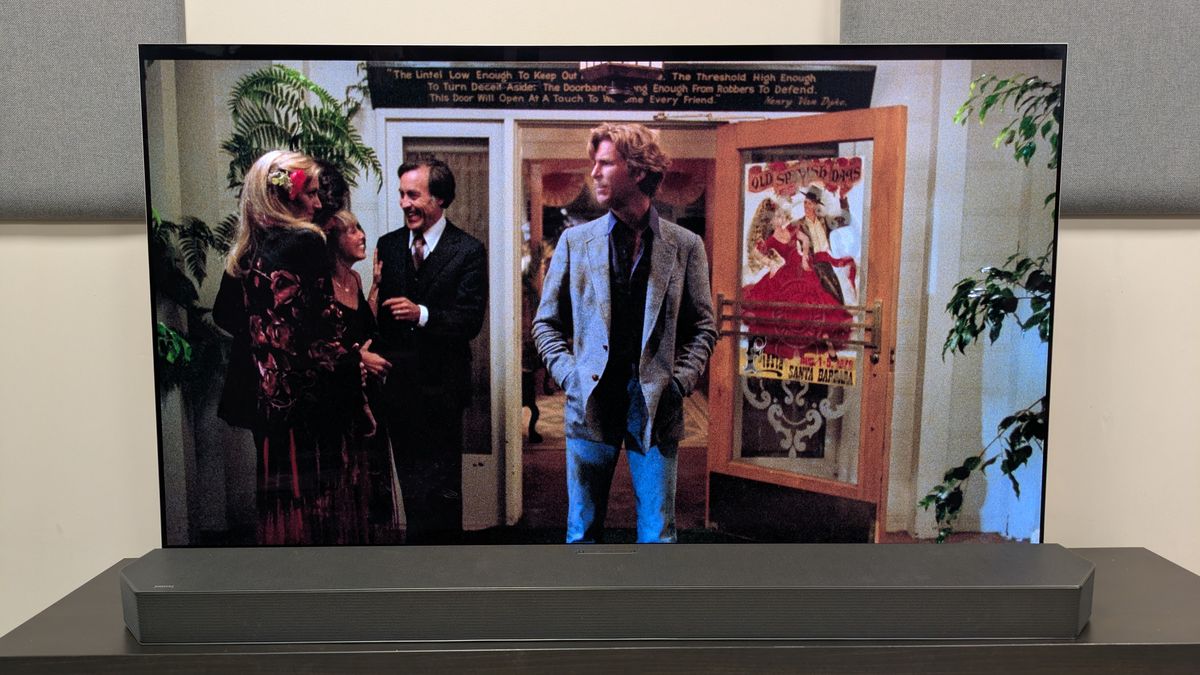 Cutter's Way 4K Blu-ray on LG G5 OLED showing Bone stood outside a hotel