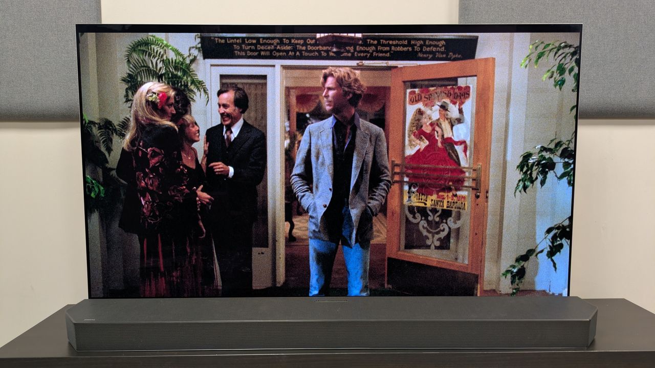Cutter's Way 4K Blu-ray on LG G5 OLED showing Bone stood outside a hotel