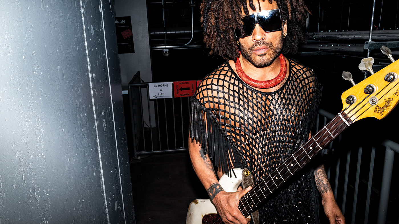 Lenny kravitz blue electric. Lenny Kravitz. Ленни Кравиц 2022. Ленни Кравиц 2024. Ленни Кравиц с гитарой.