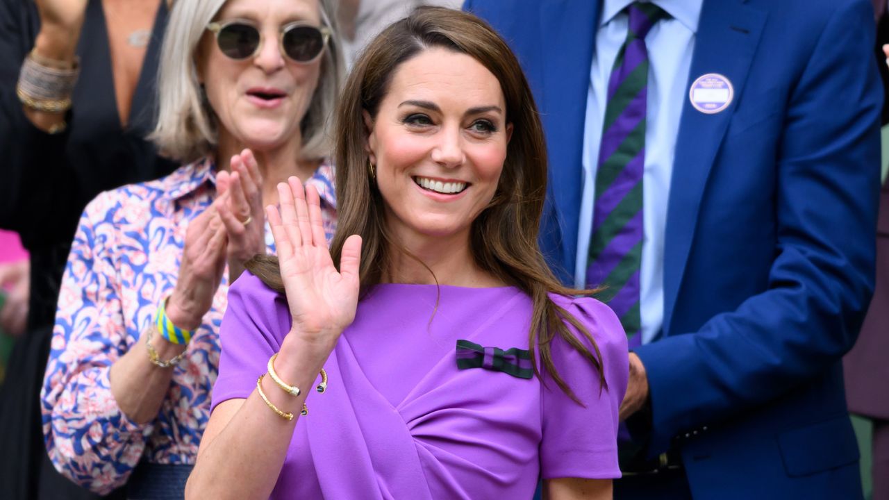 Kate Middleton waving at Wimbledon