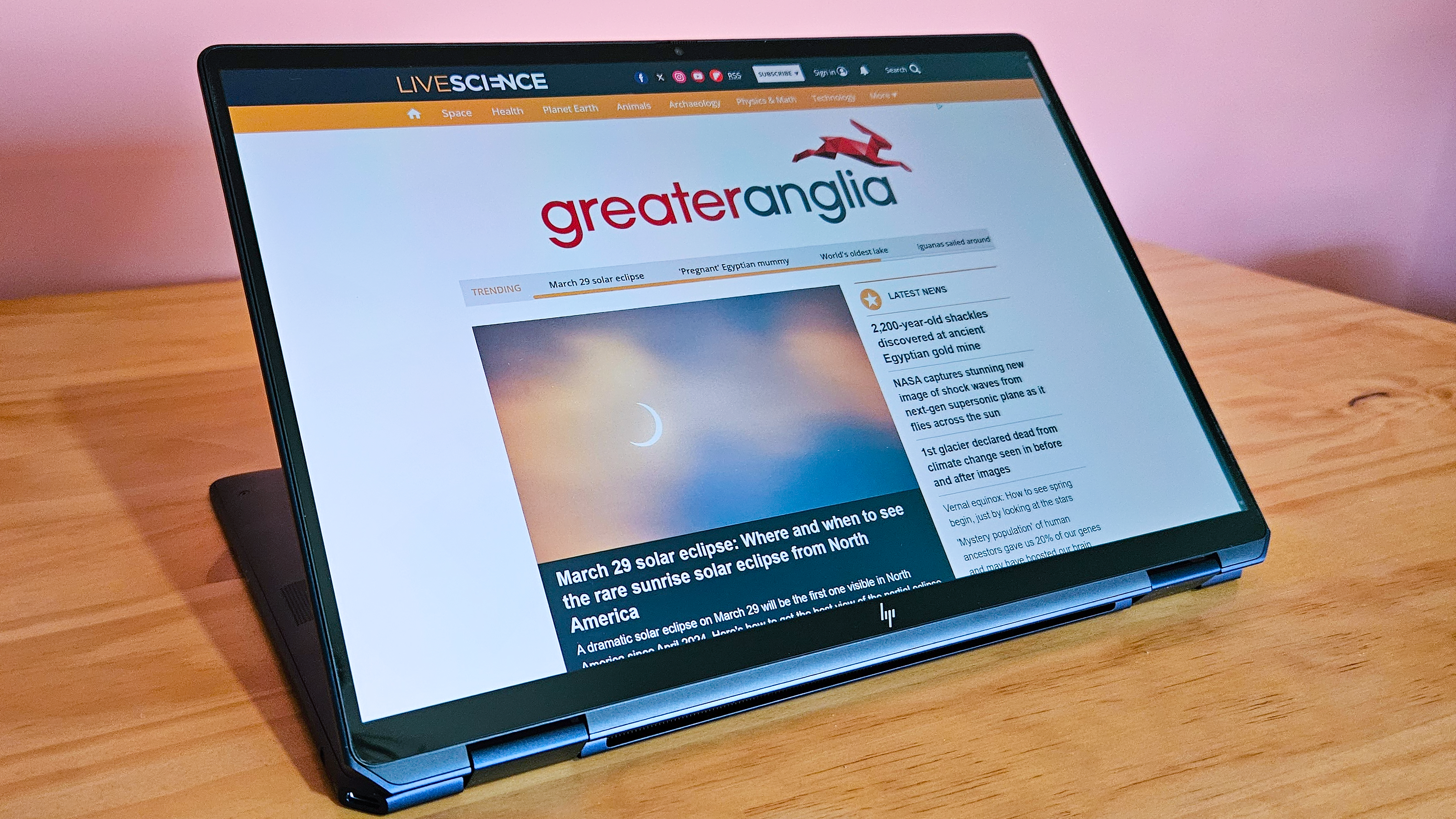 HP Omnibook Ultra 14 screen.