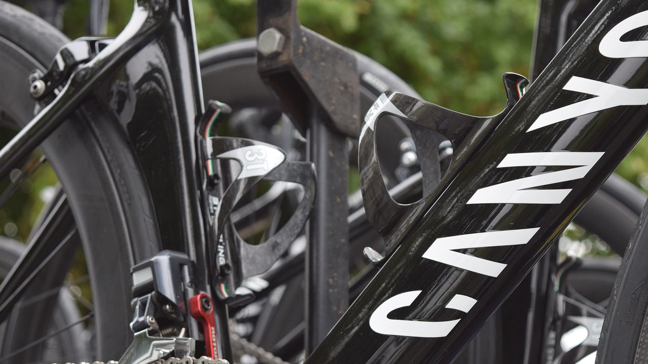 Canyon-Eisberg use carbon bottle cages from 3T