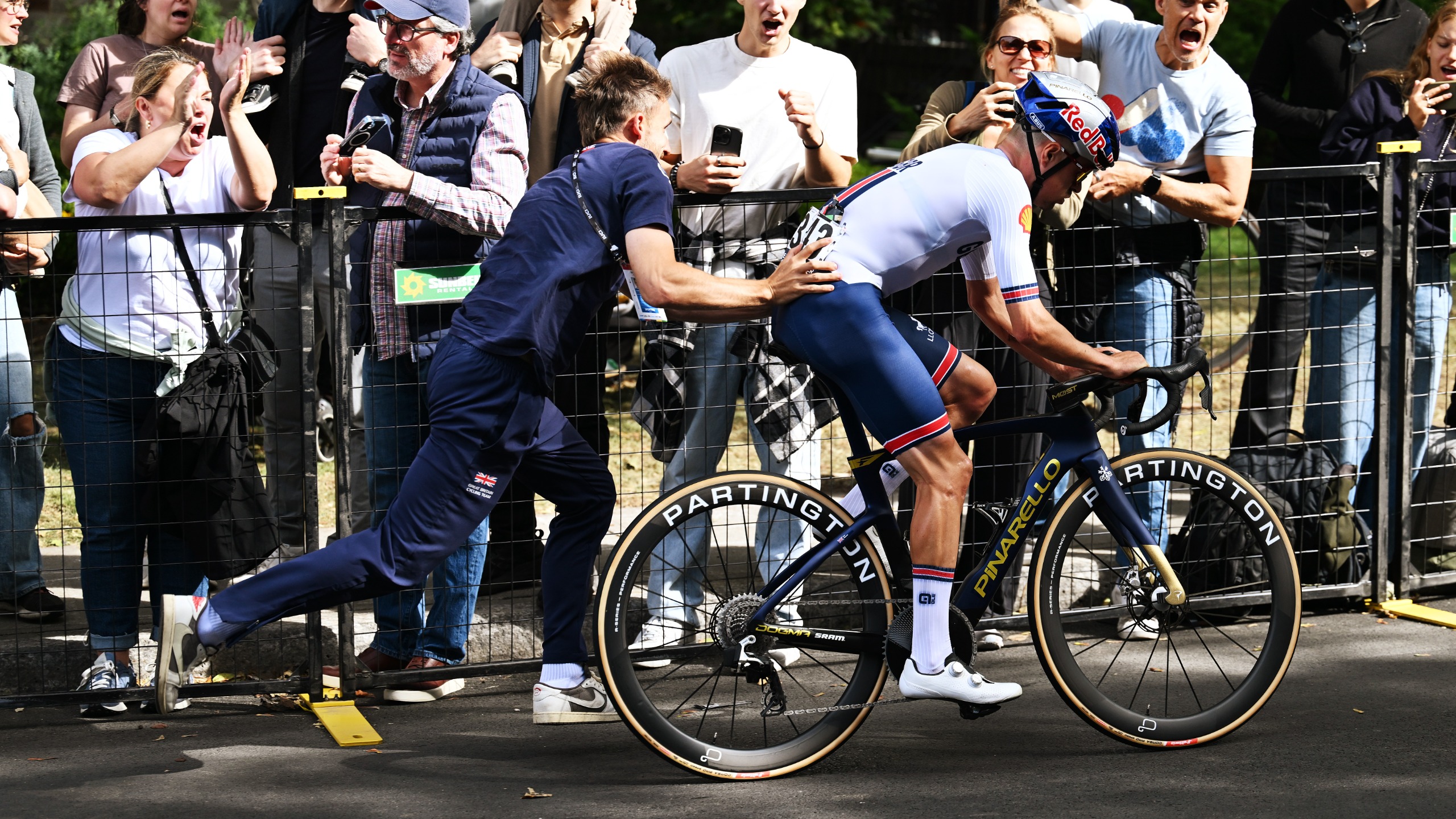 Tom Pidcock and Team Great Britain after being involved in a crash during the 99th UCI Road World Championships Montreal 2026