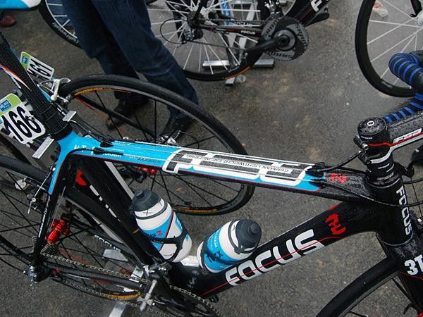 Cables are routed on the top tube to help protect them from road grime while Gore sealed cables take care of the rest.
