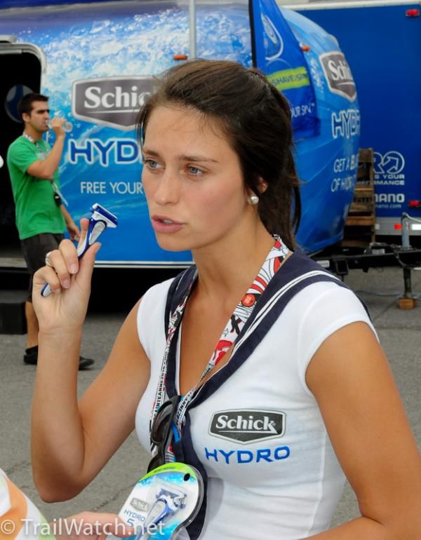 A Schick representative explains the benefits of having five blades.