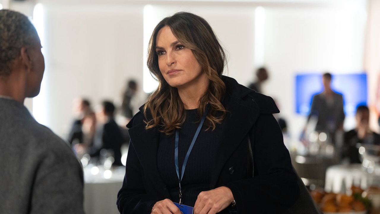 Benson talking to Tynan in Law &amp;amp; Order: SVU Season 27x08