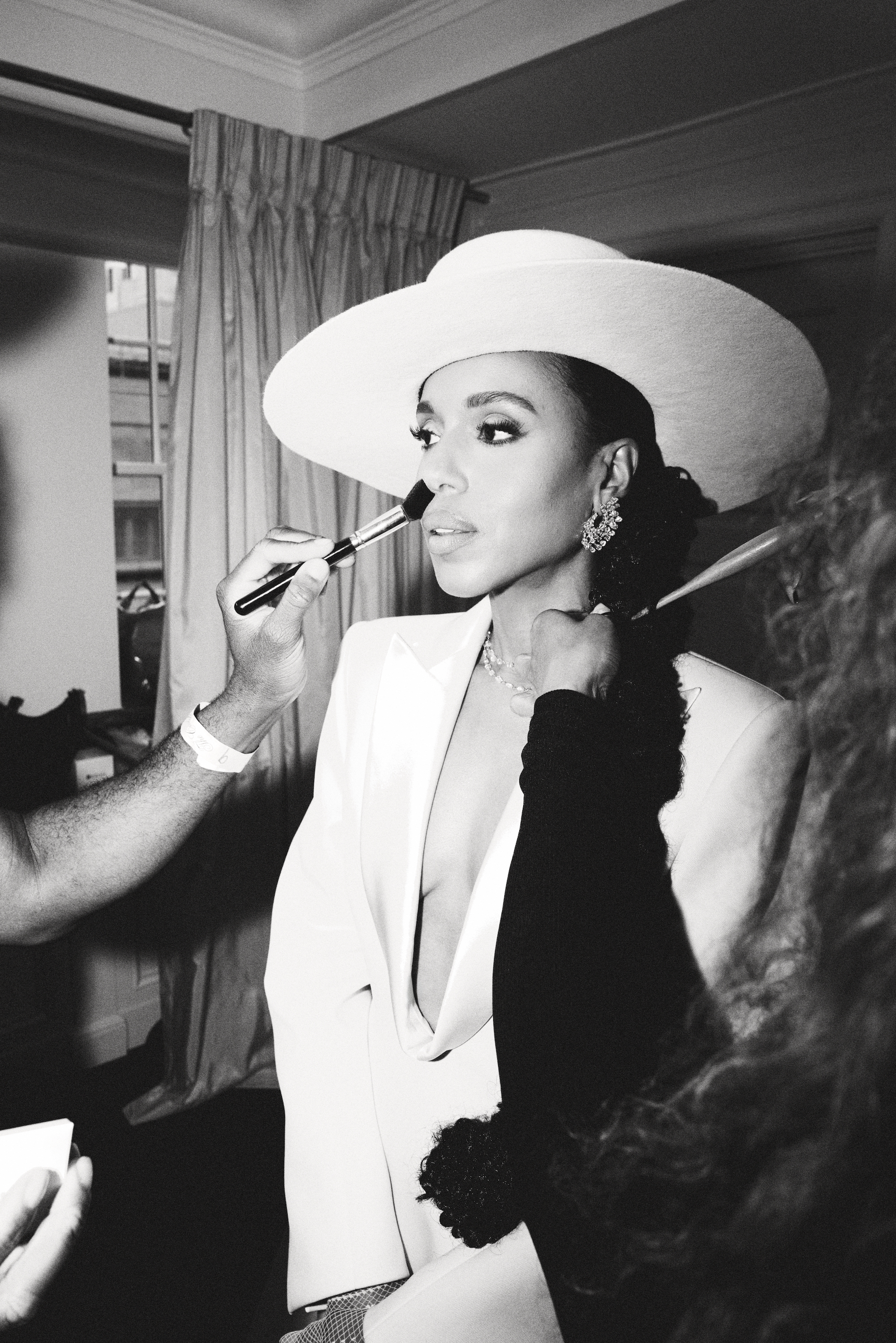 Kerry Washington getting her makeup done for the 2025 met gala