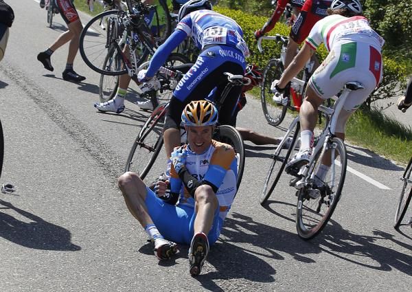 Christian Vande Velde (Garmin-Transitions) crashed and broke his collarbone.