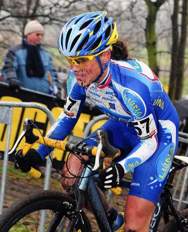 Katerina Nash (Luna) is making up some serious ground after crashing into the barriers.