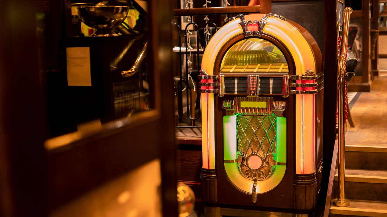 A jukebox. 