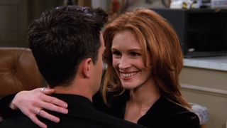 Julia Roberts hooks up with Chandler on the couch in Friends