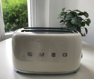 Smeg 4 slice toaster on countertop