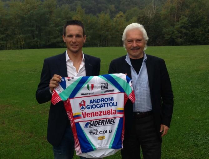 Johnny Hoogerland with Androni Giocattoli team manager Gianni Savio