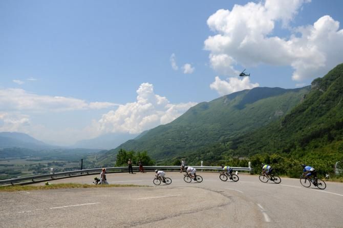 Riders negotiate a sharp turn on a descent during stage 5
