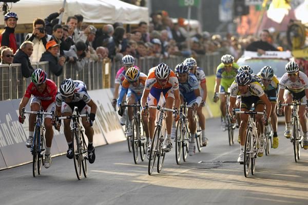 The sprint for third place, won by Russia's Alexandr Kolobnev (Saxo Bank).