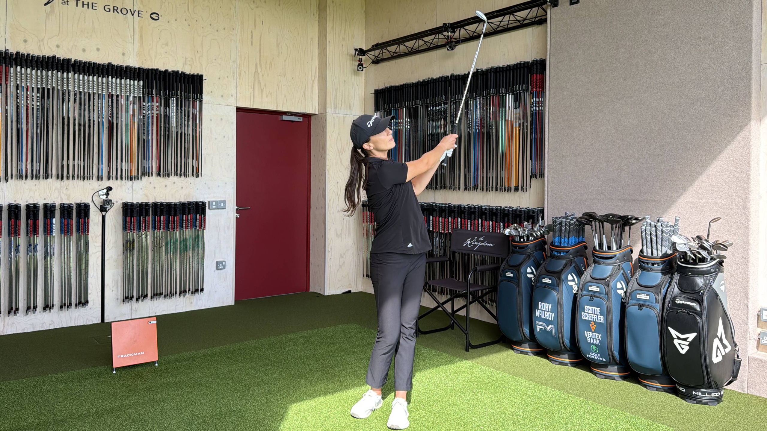 Jess Ratcliffe testing a wedge