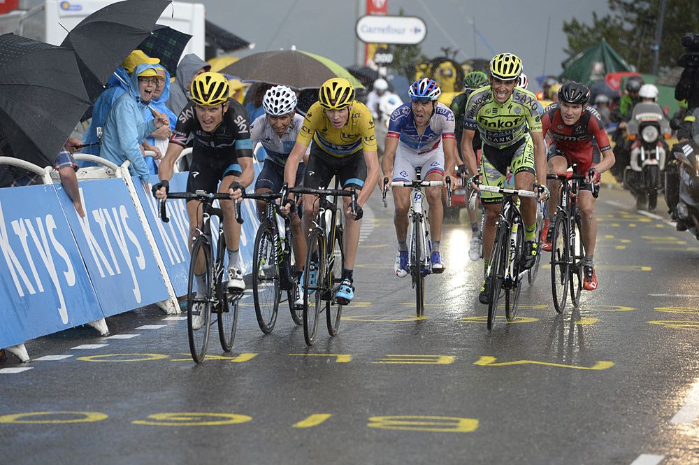 Geraint Thomas (Team Sky) leads Chris Froome into the finish line