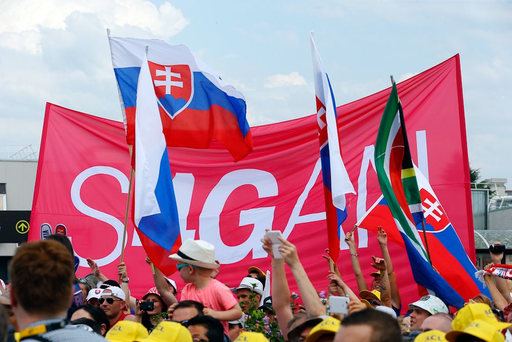Peter Sagan fans gather near the finish.