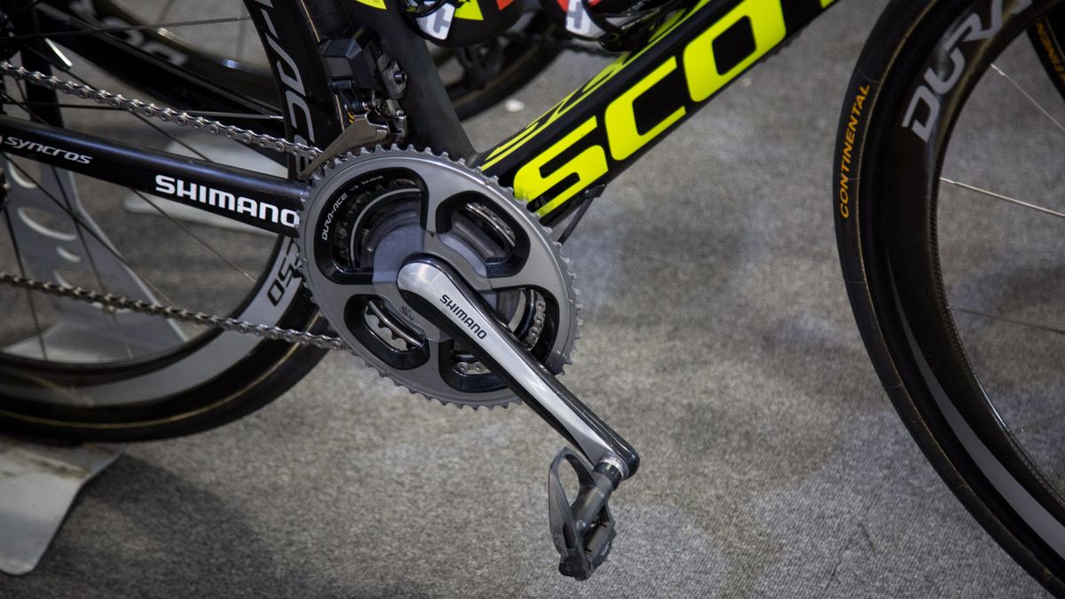 Both Caleb Ewan and Daryl Impey were running an older Dura-Ace R9000 SRM powermeter