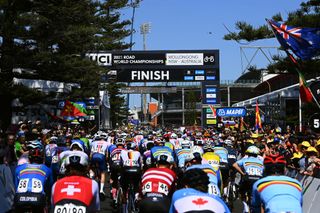 WOLLONGONG AUSTRALIA SEPTEMBER 25 A general view of the peloton competing during the 95th UCI Road World Championships 2022 Men Elite Road Race a 2669km race from Helensburgh to Wollongong Wollongong2022 on September 25 2022 in Wollongong Australia Photo by Tim de WaeleGetty Images