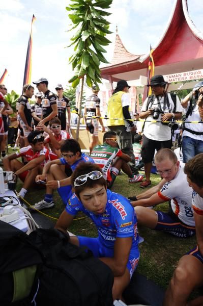 Riders are waiting race start under the burning sun.