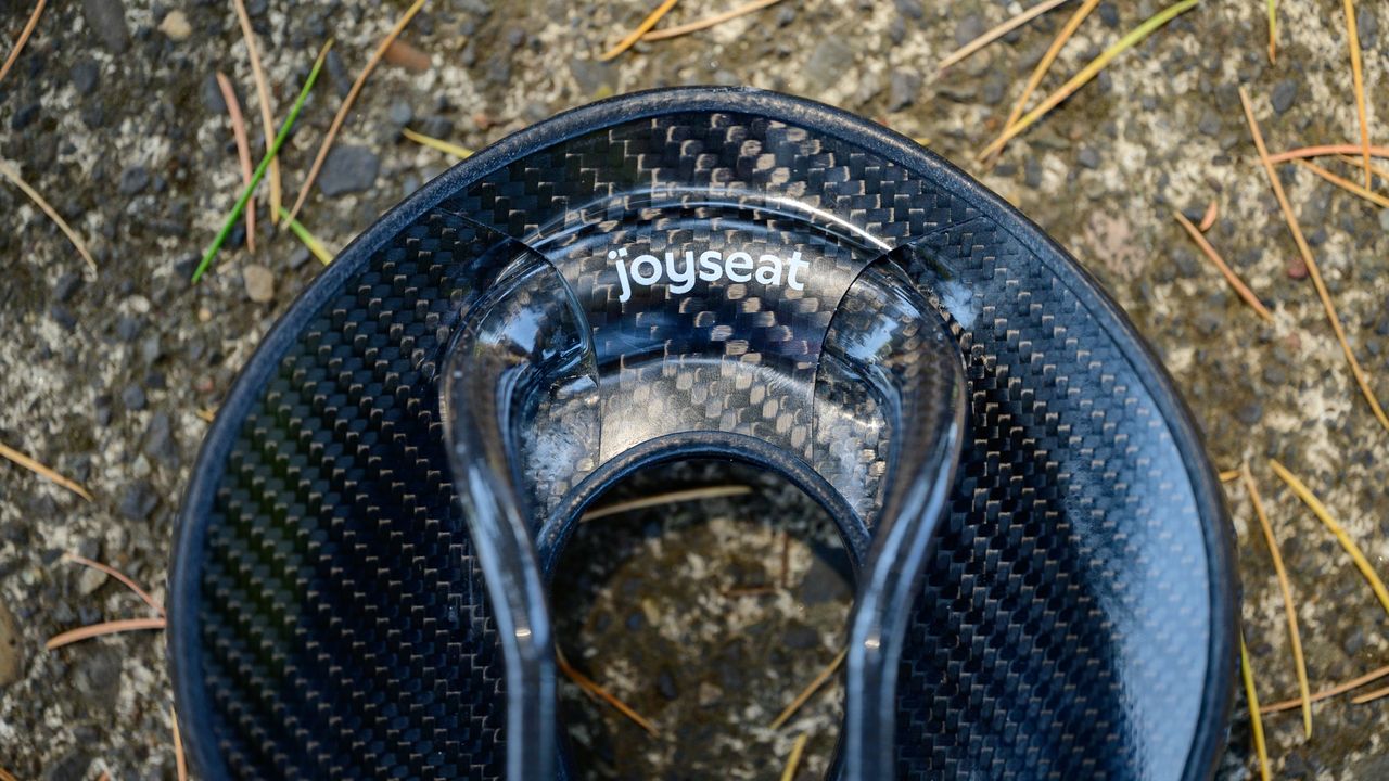 Posedla Joyseat detail of carbon base
