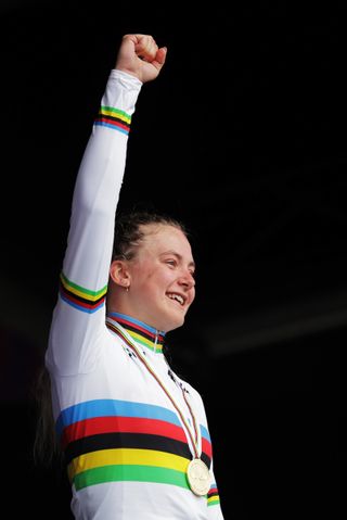 Zoe Bäckstedt dominates the junior women's events at the World Championships