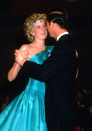 Diana wore the choker as a headband